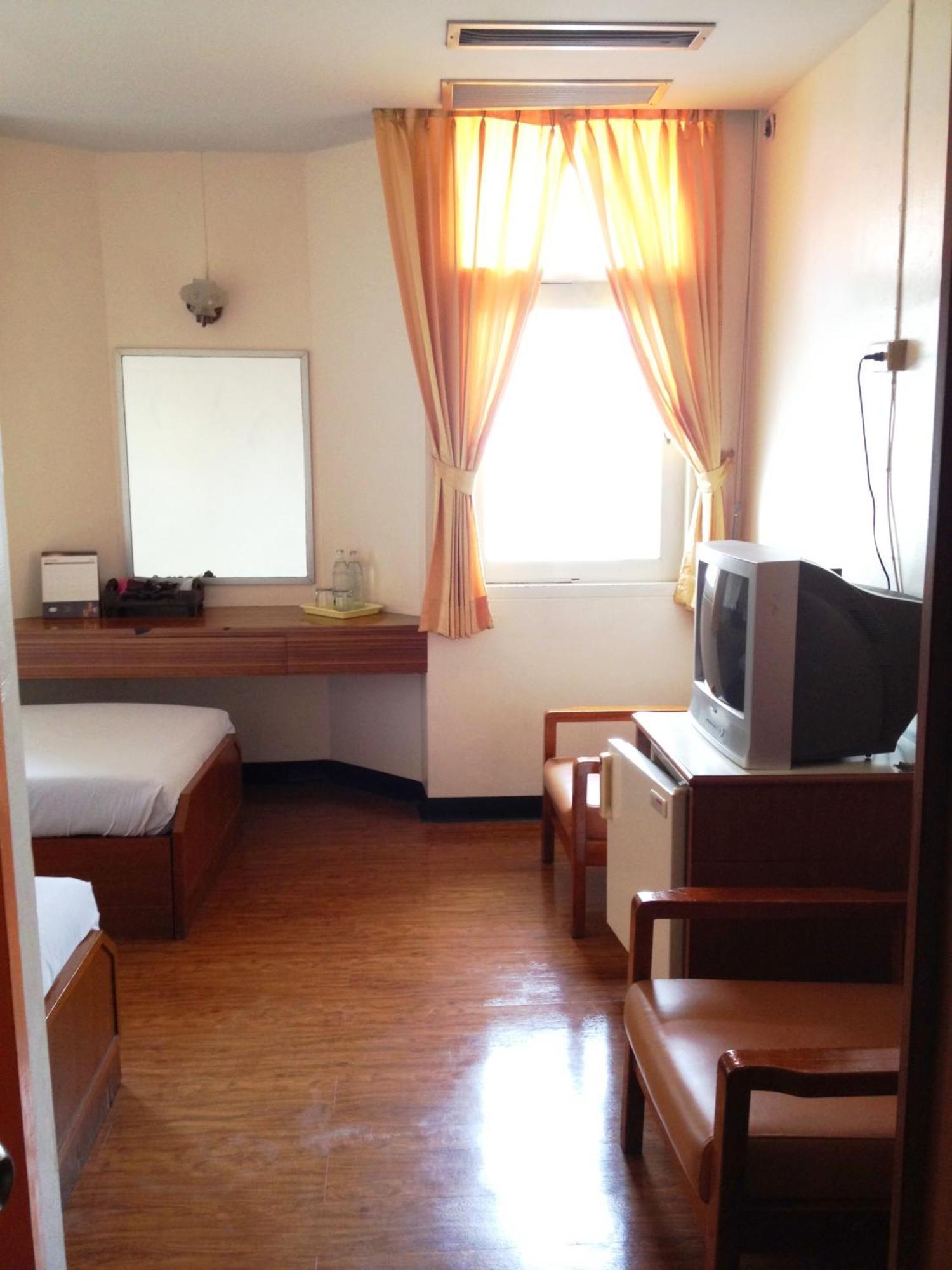 Отель Muangphol Mansion
